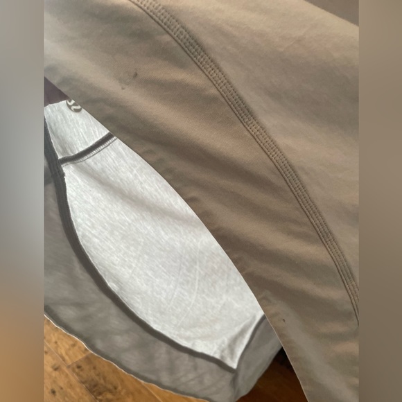 Lululemon light grey high low wrap. Size 12. Pleated - Picture 6 of 6